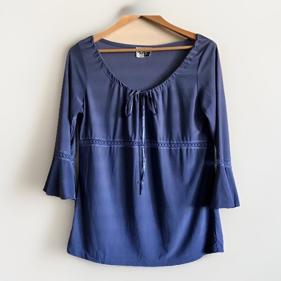 Vintage Tops Plus Top Size M/L Lace Detail Quarter Bell Sleeves Blue - Picture 1 of 5